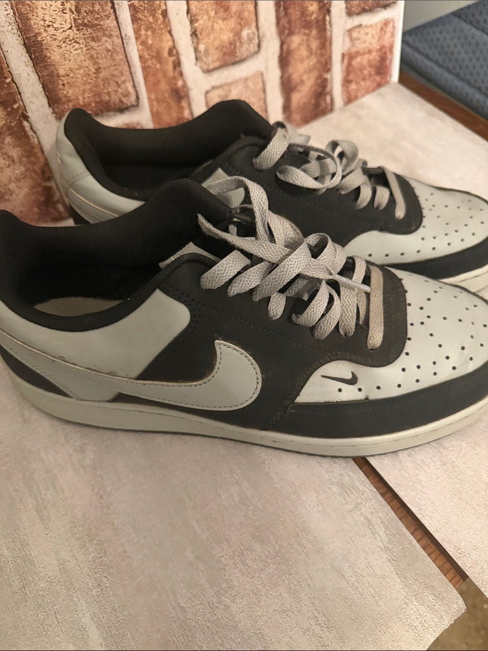 Nike Men’s Low-Top Sneakers in Black and Light Gray
